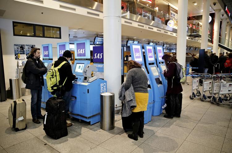 Aflysninger. Det er langt fra første gang, medarbejderne i SAS er tvunget til at forholde sig til en spareplan, men denne gang har de nedlagt arbejdet i protest. 