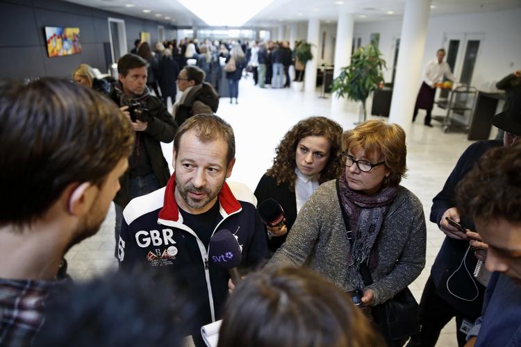 Strejke. Næstformanden i kabinepersonalets fagforening CAU, Jean Pierre Schomburg, talte med pressen i Københavns Lufthavn kort efter strejkens afslutning. En af fagforeningens store bekymringer lige nu er fremtiden for de 27 suspenderede medarbejdere. 