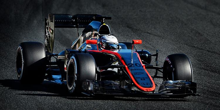 Grandprix. Kevin Magnussen testkører McLaren Honda-raceren i lørdags. 