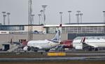 Grounded. Norwegian fly holder her til morgen parkeret i Københavns Lufthavn. Det strejkeramte flyselskab forsøger at gennemføre så mange flyvninger som muligt. 