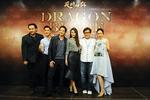 Film. 'Dragon Blade' med blandt andre John Cusack, Jackie Chan og Adrien Brody var en af de mest sete film i Kina i februar måned. Her er holdet i Malaysia for at promovere filmen. 