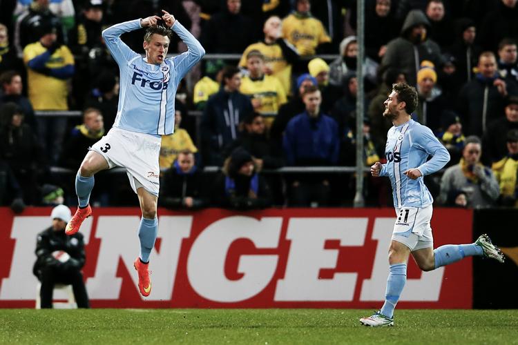 1-0. Efter 2 minutter var der gang i målscoringen i Haderslev, hvor Marvin Pourie (tv.) scorede to gange. 