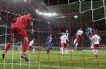 0-2. Et hovedstød fra Timm Klose sikrede Wolfsburg 2-0-sejren i pokalkvartfinalen mod Leipzig. 