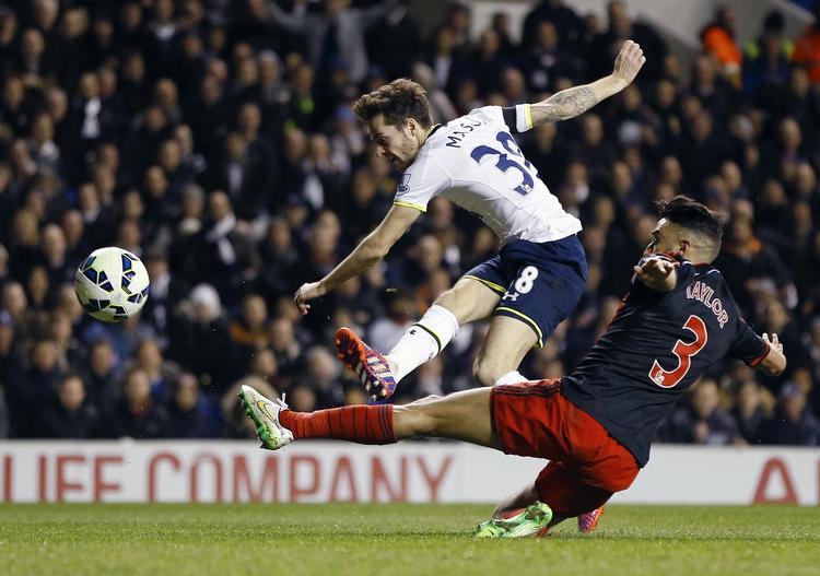 2-1. Efter Christian Eriksens forarbejde scorede Ryan Mason målet til 2-1. 