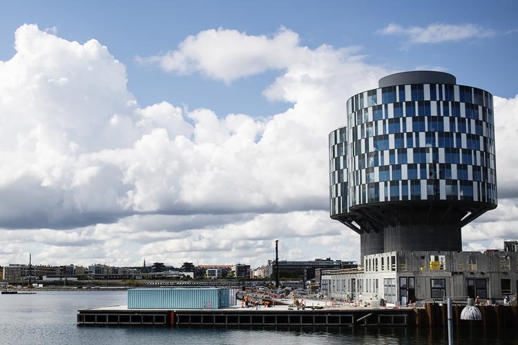 Investeringer. Den nye bydel Nordhavn er under opførsel ved Københavns Havn. Virksomheder og private skal finansiere Metroens stationer og anlæg. 