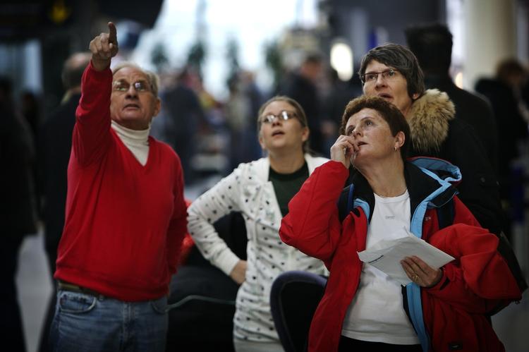 Luftfart. SAS kan godt lokke folk ud i lufthavnen - men at tjene penge på dem er noget helt andet. 
