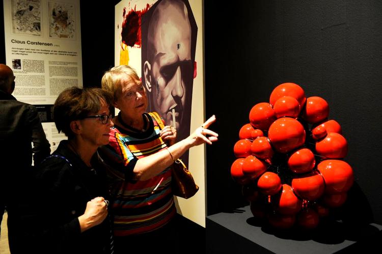 Kunst. Det er et stort, uhåndterligt og derfor krævende emne, Trapholt har taget op. Men det er også et relevant emne. 