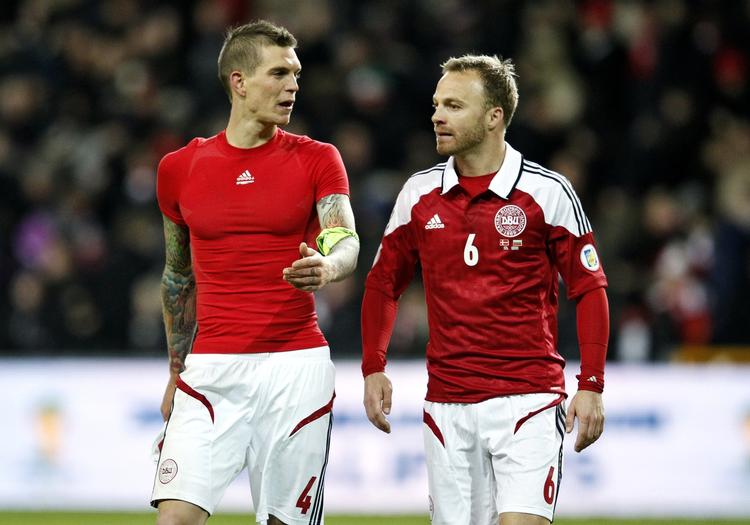 Arbejdskamp. Anfører Daniel Agger (tv) og Lars Jacobsen er stærkt utilfredse med DBU's ageren i lønstriden. 