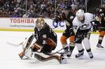 Nederlag. Frederik Andersen og Anaheim Ducks tabte 2-5 på hjemmebane til Pittsburgh Penguins. 