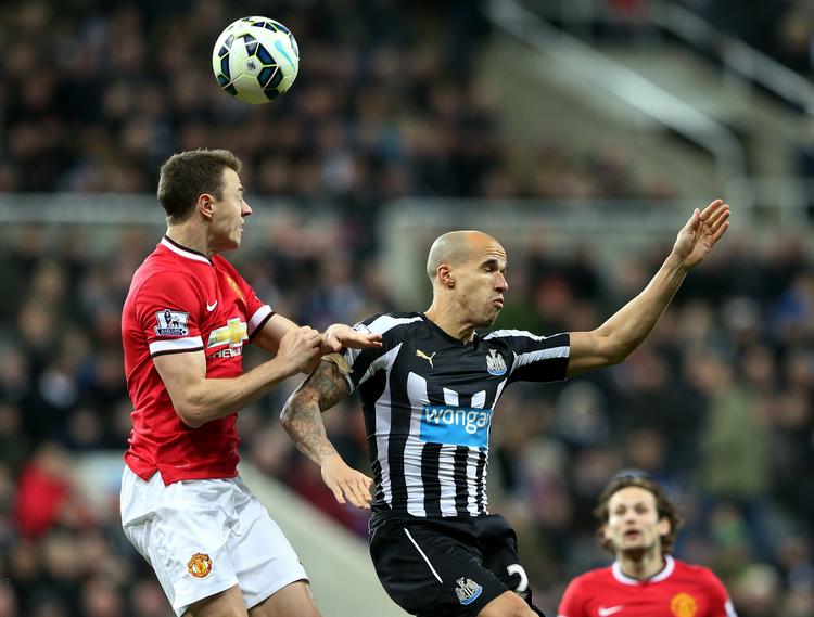 Karantæne. Jonny Evans (tv) hævdede, han var udskyldig, men FA var nådesløse. 