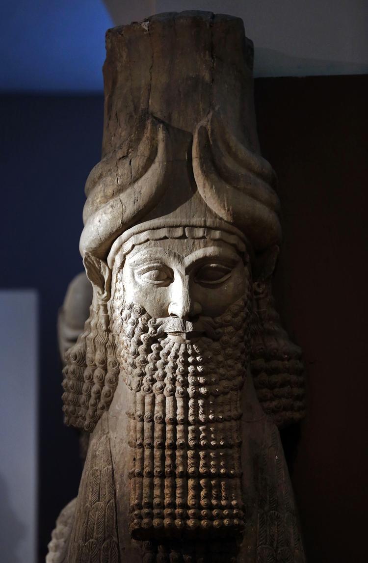 Kulturskat En statue fra det assyriske rige, som et en af de fortidskulturer, Islamisk Stat forsøger at udrydde sporene af. 