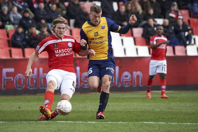 1-0. Hobros Jesper Thygesen (th) stod bag kampens store oplevelse, da han scorede inden, der var spillet et minut af kampen i Silkeborg. 