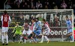 1-1. AaB var i første omgang ikke foran længe, inden Mikael Ishak udlignede til 1-1. 