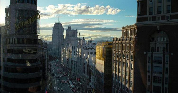 storslået. Fra caféen i shoppingcentret El Corte Inglès har man et fantastisk vue over Plaza Callao og den store avenue Gran Vía. 