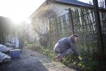 dyrt. Lis Karen Jørgensen bor i et beskedent hus på 64 kvadratmeter på en 625 meter stor grund i Husum. Det koster den enlige mor en stor grundskat, som tilmed stiger de kommende år. 