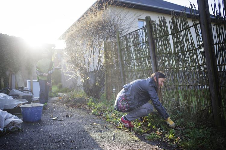 dyrt. Lis Karen Jørgensen bor i et beskedent hus på 64 kvadratmeter på en 625 meter stor grund i Husum. Det koster den enlige mor en stor grundskat, som tilmed stiger de kommende år. 
