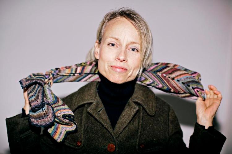 BÆREDYGTIG. Denne lodenfrakke gik Christina Toftegaard Nielsens mor med først i 1970'erne. Nu, fire årtier senere, holder klassikeren den nye forbrugerombudsmand varm - hun har blot skiftet knapperne ud. 