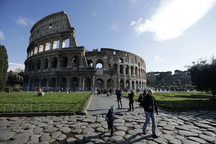 HÆRVÆRK. Amerikanske turister afsløret i graffitiødelæggelser på Colosseum. 