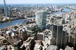 Tætbebygget. Den nye bar ligger i toppen af højhuset i finansdistriktet af London, hvor der er kamp om ledige kvadratmetre. 
