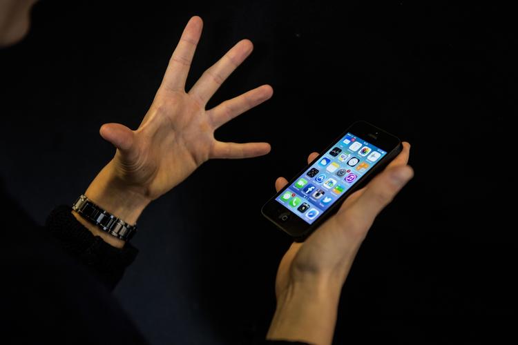 Hamstring. Tusinder af danskere køber lige nu billige iPhones hos blandt andre Elgiganten. 
