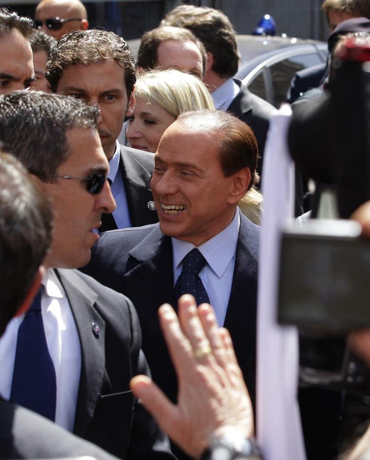 Anklaget. Italienske Berlusconi har spillet hovedrollen i adskillige retssager. Her forlader han under stor mediebevågenhed retten i Milano i 2011. 