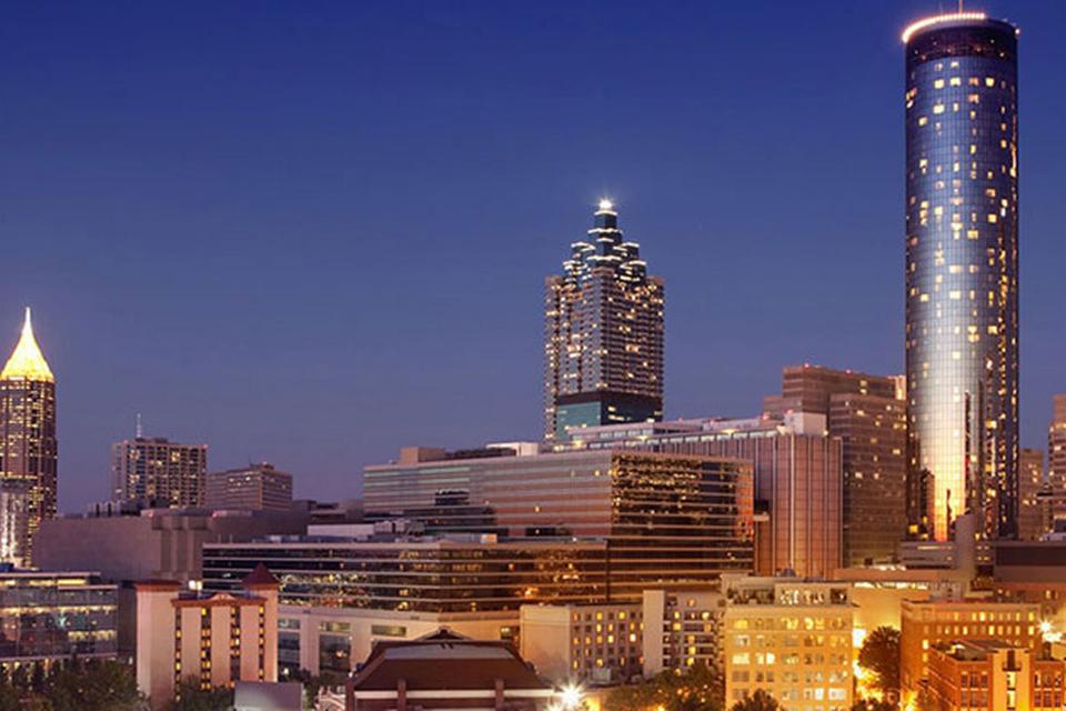 Atlanta. Sky Lounge i The Glenn Hotel. 