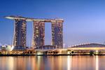 SINGAPORE. Forlystelseskomplekset Marina Bay Sands huset et hotel, flere restauranter samt en bar på toppen. 