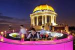 BANGKOK. Sky bar på toppen af Lebua bygningen i den thailandske hovedstad blev verdensberømt pga. filmen 'The Hangover Part II'. 