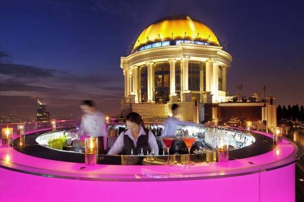 BANGKOK. Sky bar på toppen af Lebua bygningen i den thailandske hovedstad blev verdensberømt pga. filmen 'The Hangover Part II'. 