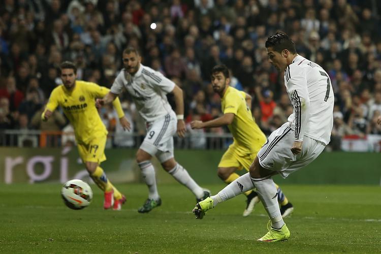 formkrise? Real Madrids stjerner med Cristiano Ronaldo i spidsen (th) har ikke kunnet score de nødvendige mål på det seneste, så træner Carlo Ancelotti taler om en formkrise. 