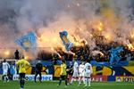 AFBRUDT. I søndags sørgede Brøndbytilhængere for endnu en bøde til klubben med både kasteskyts og pyroteknik. 
