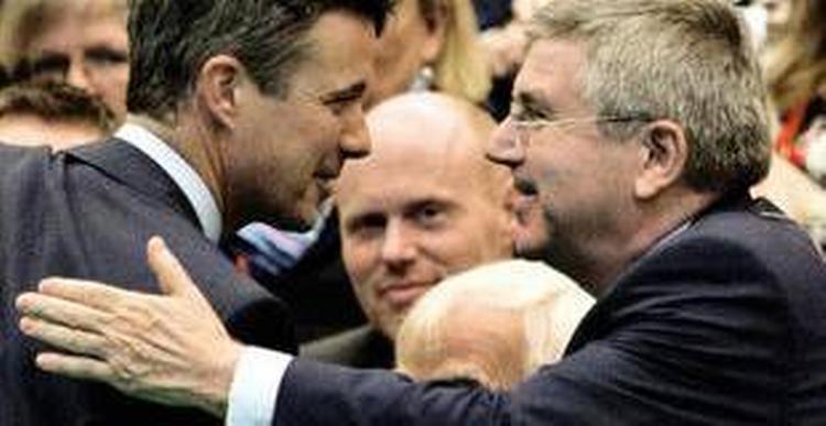 Tak. IOC-præsident Thomas Bach takker kronprins Frederik for de pæne ord ved torsdagens åbning af DIF’s kongres i Brøndby Hallen. 