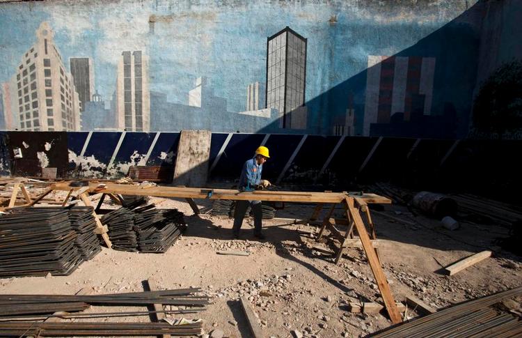 Byggeplads. I Argentina er der igen kommet gang i byggeriet efter krisen. 