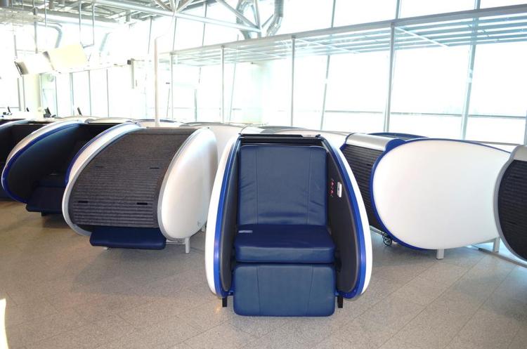 Godnat. Tag plads i denne Go Sleep Pod, træk låget for og snup en lur. Det er en mulighed i Helsinki lufthavn. 