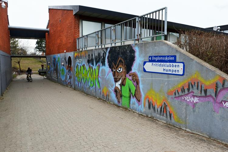 TVANGSARBEJDE? To mænd i Helsingør fik under kummerlige forhold og til underbetaling en gruppe rumænere til at gøre rent på blandt andet  Hampelandsskolen i Ølstykke. Landretten har dog vurderetm, at de ikke kunne dømmes for menneskehandel. 