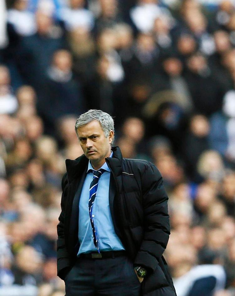 Håndbremse. Chelseas træner, José Mourinho, ventes at stille med et defensivt hold i aften. Han er fuldstændig ligeglad med, om man underholder på hjemmebane. -  Arkivfoto: AP 