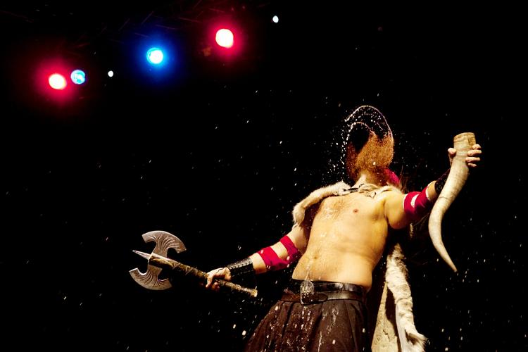 Lørdagskamp. Ungeren på Dortheavej inviterer til en hyggelig og rolig aften med wrestling. 