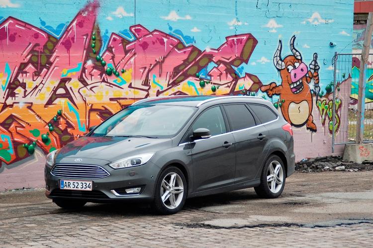 oprydning. Ford Focus har fået en grundig ansigtsløftning, bl.a. med den Aston Martin-lignende kølergrill. 