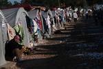 flygtninge. Nabolandene omkring Syrien er under voldsomt pres af de enorme flygtningestrømme. Her er det i Suruc på grænsen mellem Tyrkiet og Syrien. 
