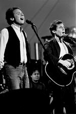 Den store koncert i New York i 1981 tiltrak 40.000 tilskuere, og efterfølgende udgav duoen et album, og de fulgte den stort set som setliste, da de gav koncert i København året efter. Her ses de i Central Park 19. september 1981. 