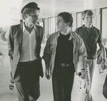 Art Garfunkel (tv.) og Paul Simon ankommer til Danmark, før deres imødesete genforeningskoncert i Idrætsparken 4. juni 1982. 