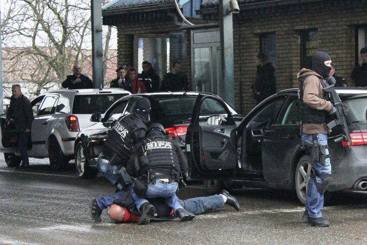 Bombe. Mindst fire personer er anholdt i Bosnien og sigtet for at fremstille en bombe og forsøge at bringe den til Skandinavien. Foto: AP 