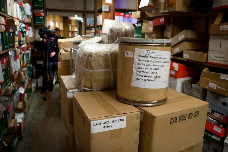 Kosterkælder. Da Københavns Politi torsdag ransagede mindst syv sjællandske adresser, fandt betjentene »ikke mindre end 1 ton« doping - det er nu opmagasineret i kosterkælderen under Politigården. 