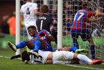 1-0. Tre spillere kolliderede med målstolpen, men bolden endte i mål til 1-0 for Crystal Palace. Så var der anderledes smæk over det, da Queens Park Rangers reducerede til 3-1. 