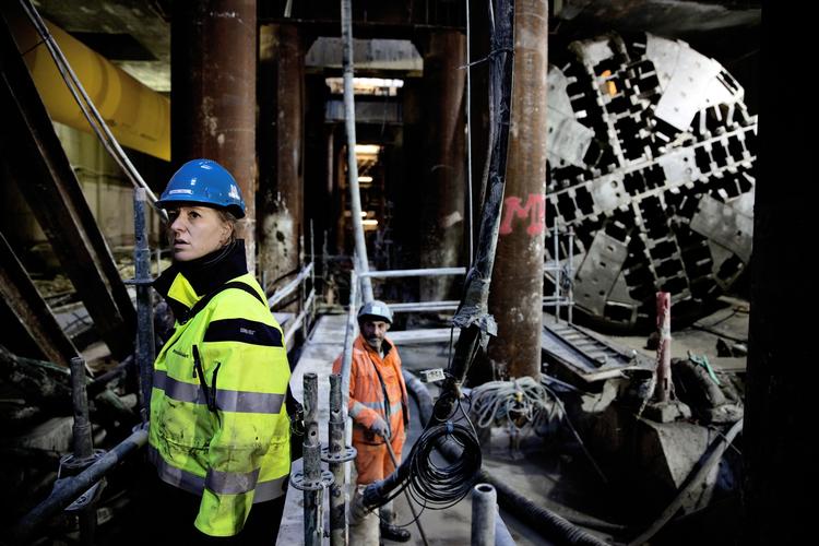 Opstramning. Metroselskabet vil benytte flere sociale klausuler, når den kommende metrolinje mod Sydhavn og letbanen rundt om København kommer i udbud, siger vicedirektør Louise Høst. 