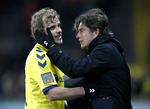 Endelig. Brøndbytræner Thomas Frank var glad for målscorer Teemu Pukki efter sejren over OB. 