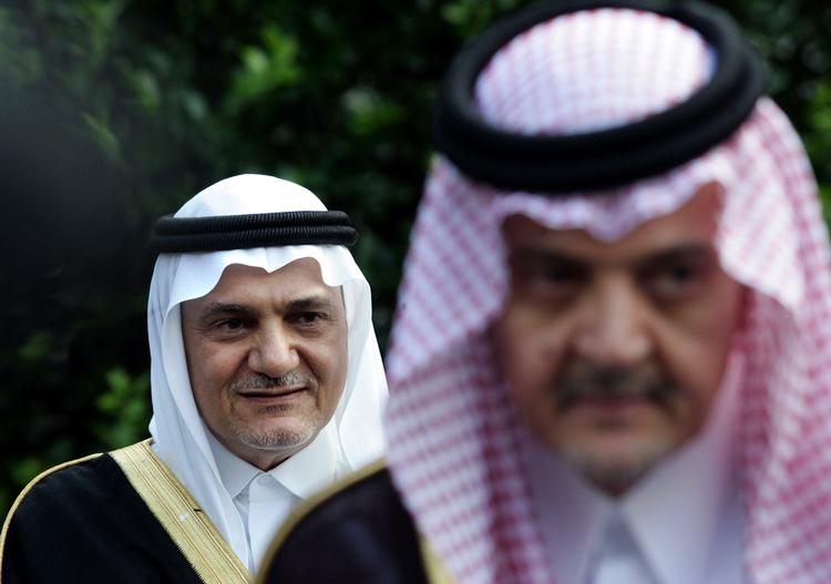 Atomforhandlinger. Prins Turki al-Faisal (tv) siger, at Saudi-Arabien vil have samme rettigheder som Iran. 