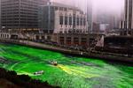 Chicago. I anledning af festdagen er  Chicago River farvet grøn. Farven holder sig normalt et par dage. Foto: Paul Beaty/AP 