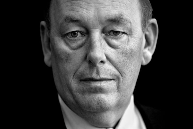 Sabelraslen. Ryanair får ikke lov til at flyve uden dansk overenskomst, truer LO-formand Harald Børsting, som træder tilbage til efteråret. 
