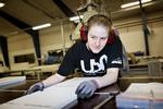 Lydbøger. Medarbejder Agnete Gade Holmstrøm har ord og fortællinger i øret, mens hun arbejder. 